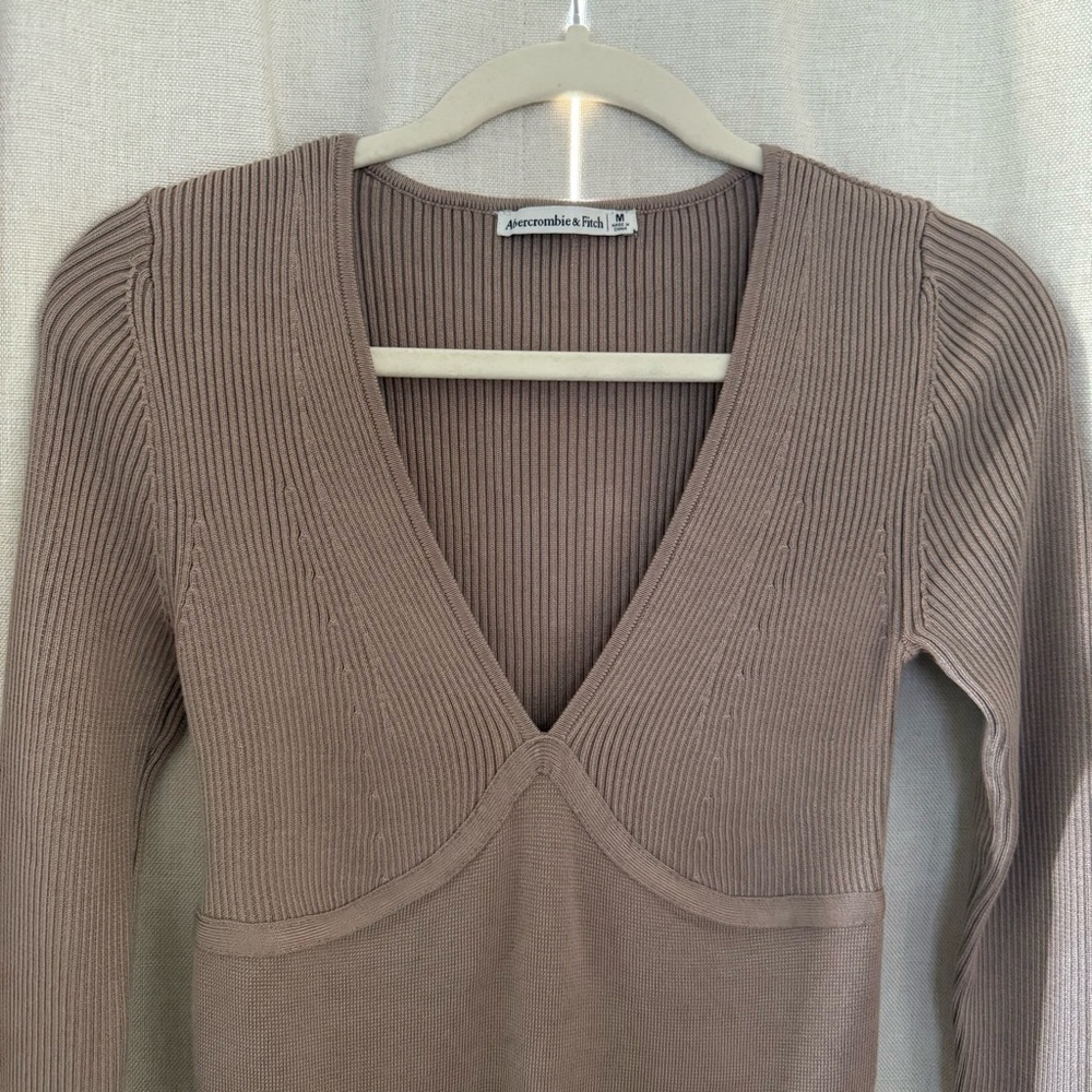 Abercrombie & Fitch Ribbed Knit Long Sleeve Bodysuit (M) - Picture 2 of 5